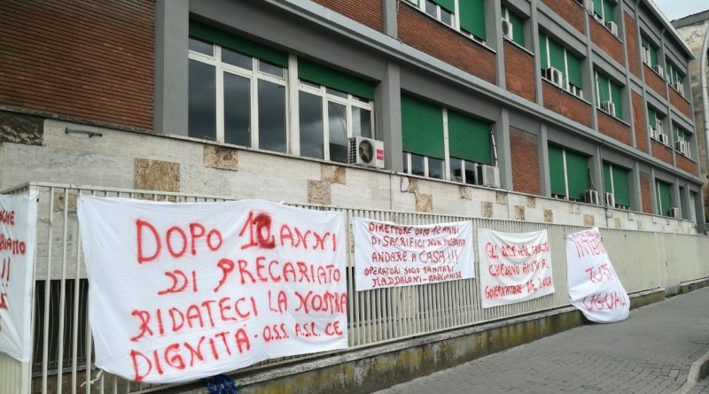 Aorn Caserta, nuova protesta degli oss precari: "Pronti a gesti estremi"