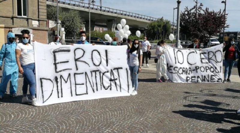 Pescara, oss in piazza: “Siamo eroi dimenticati e disoccupati”