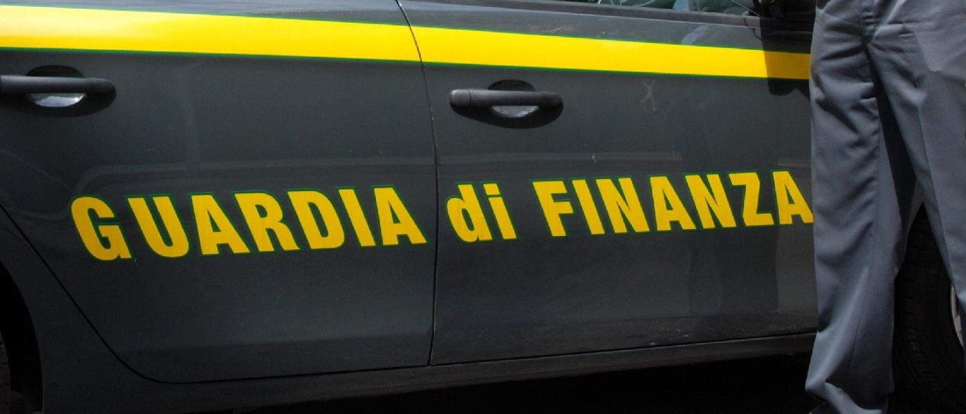 Infermieri no-vax facevano tamponi a Pordenone: denunciati dalla Guardia di Finanza