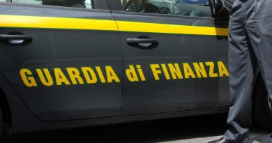 Infermieri no-vax facevano tamponi a Pordenone: denunciati dalla Guardia di Finanza