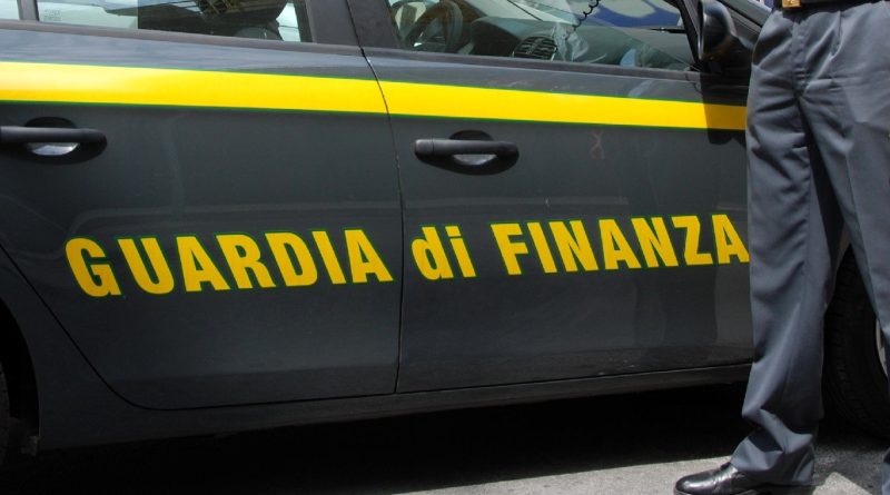 Infermieri no-vax facevano tamponi a Pordenone: denunciati dalla Guardia di Finanza
