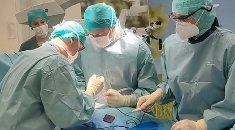 Chirurgia vertebrale, eccezionale intervento con realtà aumentata eseguito a Parma
