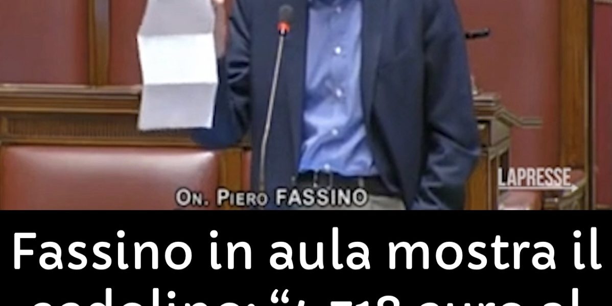 Fassino (PD) sventola cedolino: “4718€ non è stipendio d’oro!”