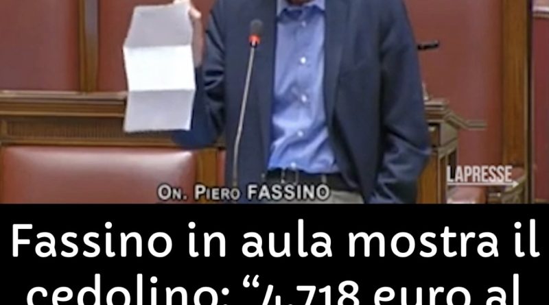 Fassino (PD) sventola cedolino: “4718€ non è stipendio d’oro!”
