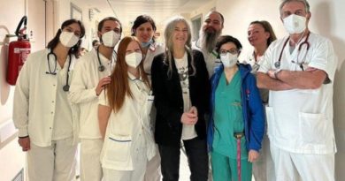 Bologna. Patti Smith si riprende dopo il malore: “Ringraziamenti commossi a medici e infermieri”