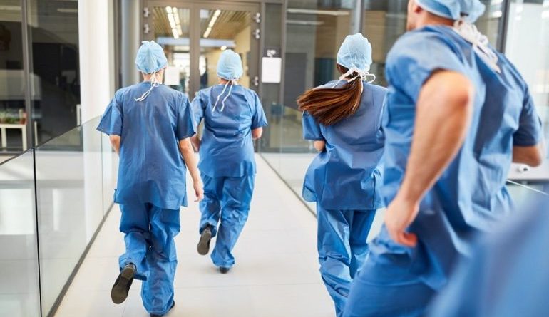 Medici e infermieri in fuga dall'Italia: Lombardia al primo posto. Amsi e Umem: "Si rischia un vero e proprio esodo"