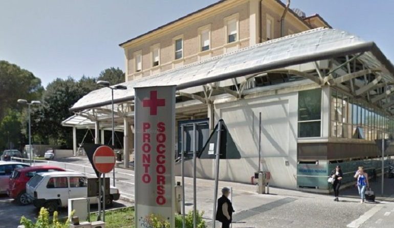 Aggressione al Pronto soccorso di Pesaro: infermiere chiede 70mila euro di risarcimento