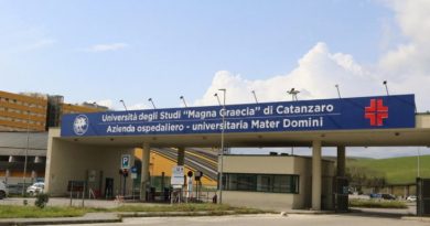 Licenziamento di massa degli infermieri usa e getta all'AOU Dulbecco di Catanzaro