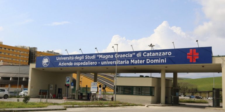 Licenziamento di massa degli infermieri usa e getta all'AOU Dulbecco di Catanzaro