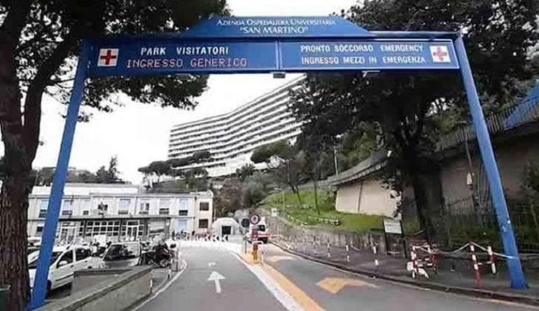 Carenza di personale al San Martino di Genova, Fp Cisl Liguria: "Negli ultimi due anni gli infermieri sono calati di 160 unità e servirebbero almeno 60 oss"