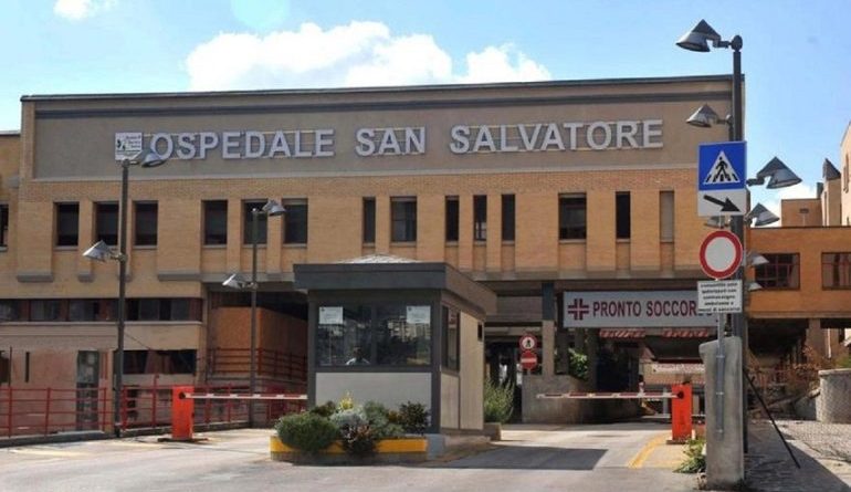 Pesaro, malmenò un'infermiera e si scagliò contro i carabinieri: condannata a 7 mesi