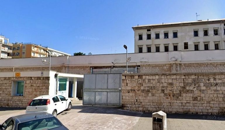 Rivolta nel carcere di Bari: infermiera sequestrata e agente ferito gravemente