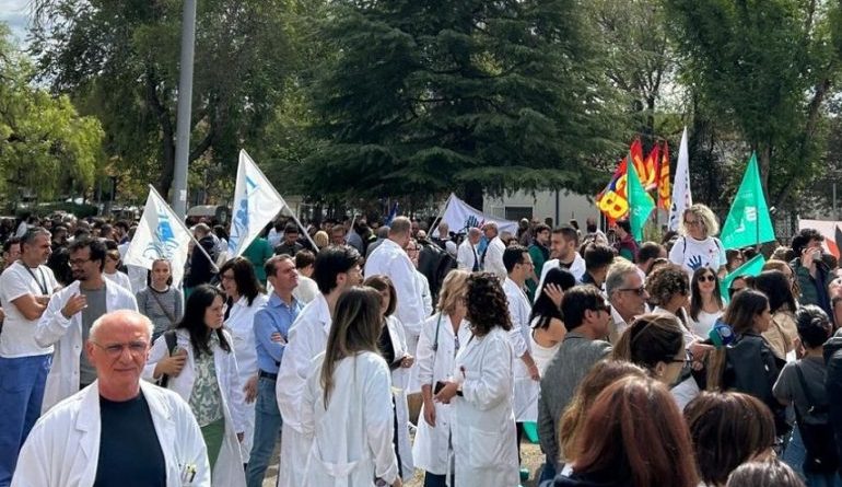 Non solo Foggia: nuova manifestazione a Roma il 20 novembre. Le richieste di Anaao Assomed, Cimo-Fesmed e Nursing Up